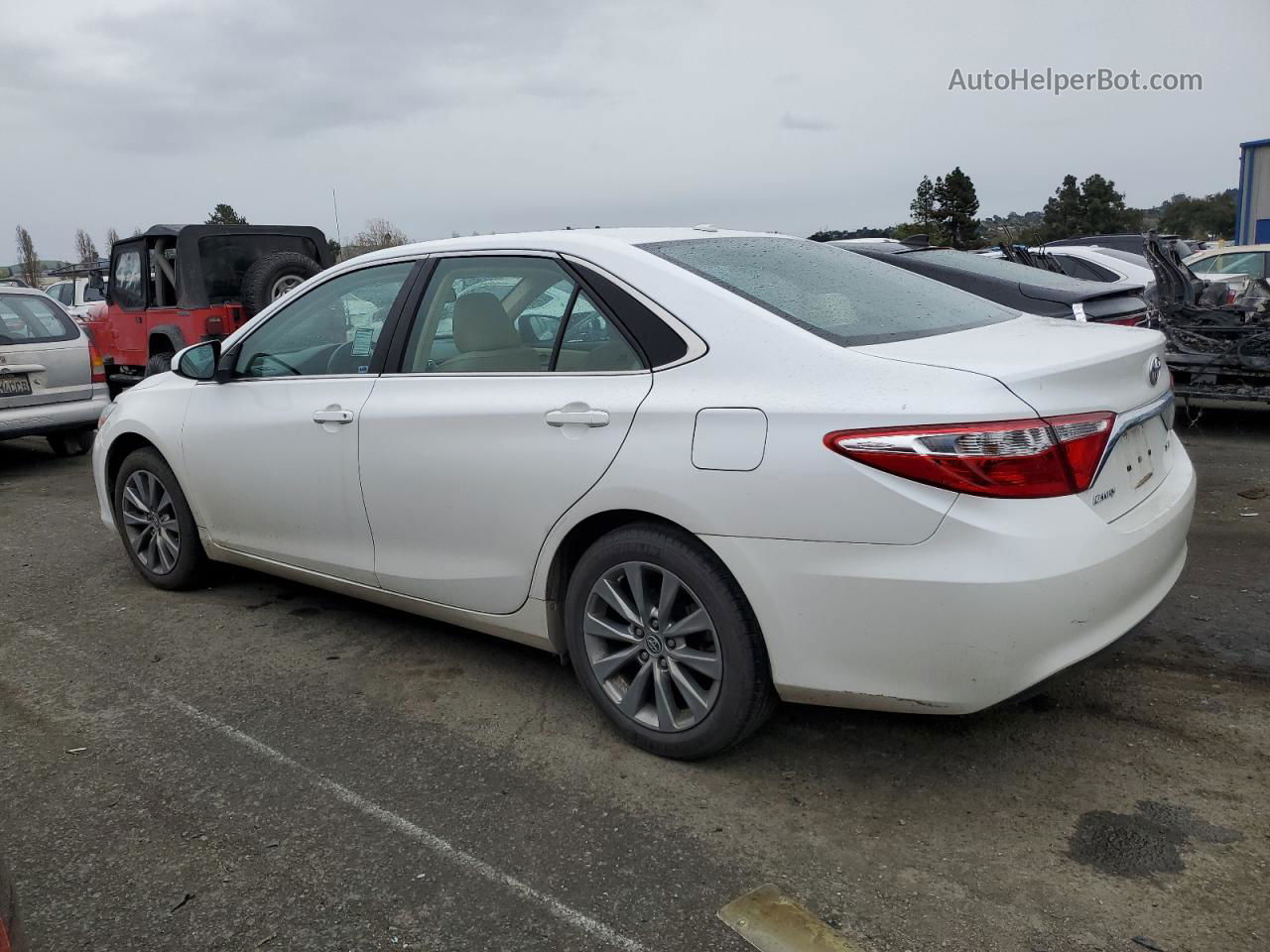 2016 Toyota Camry Le White vin: 4T1BF1FK6GU559167