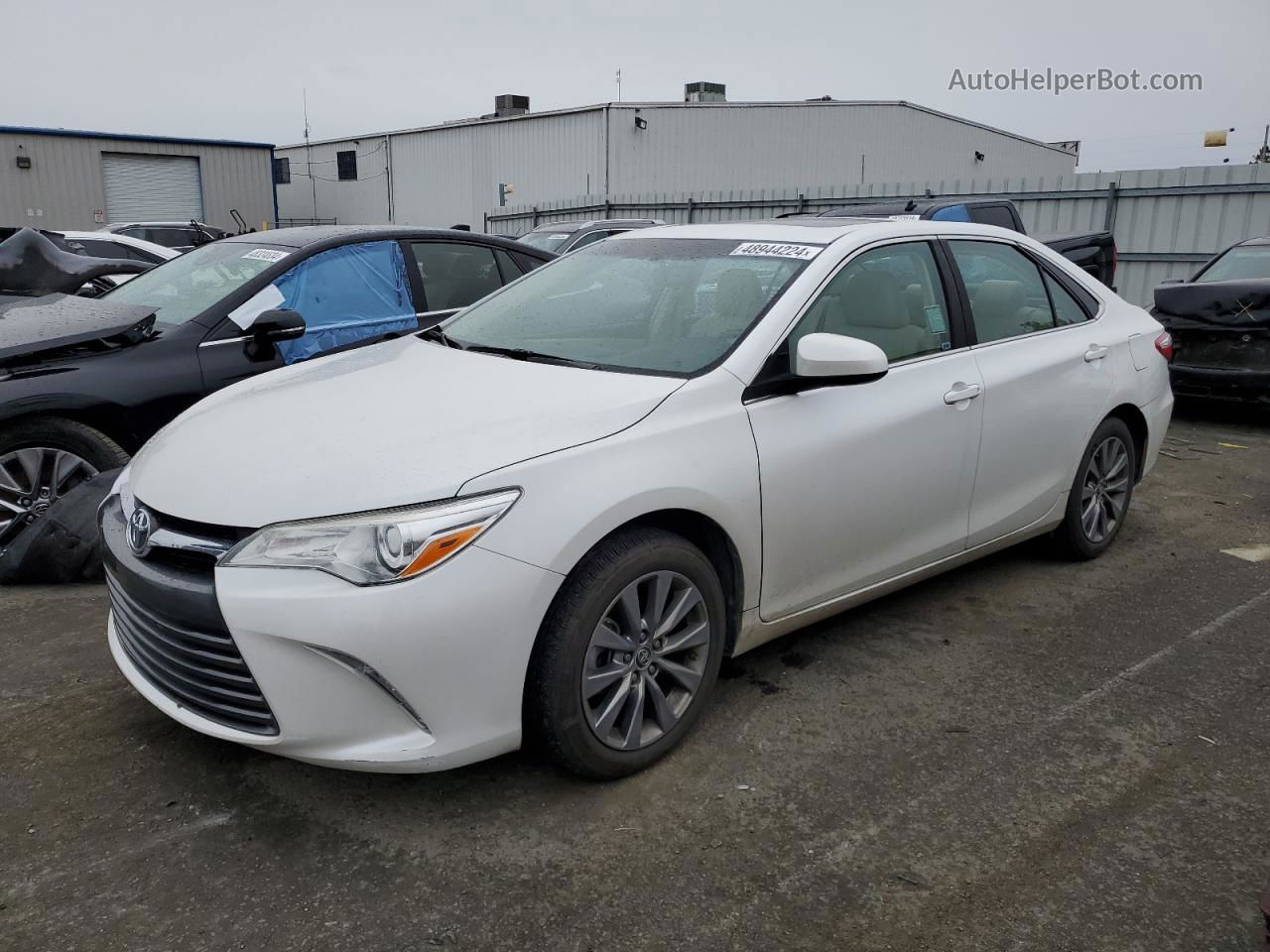 2016 Toyota Camry Le White vin: 4T1BF1FK6GU559167