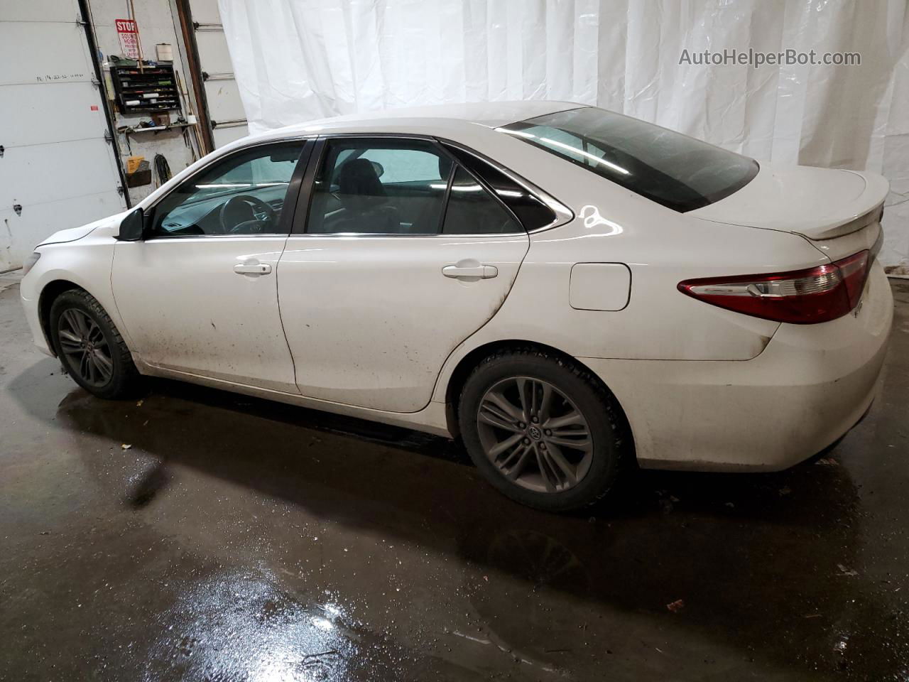 2016 Toyota Camry Le White vin: 4T1BF1FK7GU133388