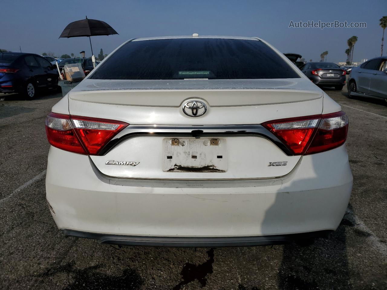 2016 Toyota Camry Le White vin: 4T1BF1FK7GU228730