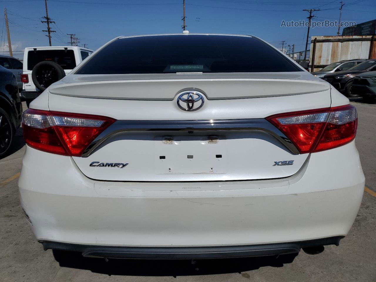 2016 Toyota Camry Le White vin: 4T1BF1FK7GU228730