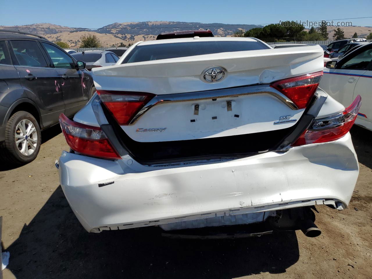 2016 Toyota Camry Le White vin: 4T1BF1FK7GU553233