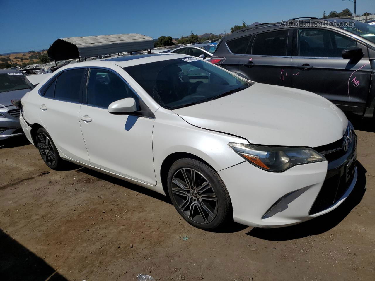 2016 Toyota Camry Le White vin: 4T1BF1FK7GU553233