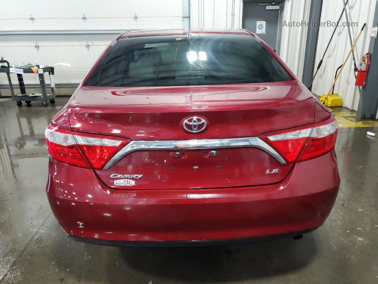 2016 Toyota Camry Le Red vin: 4T1BF1FK7GU603855