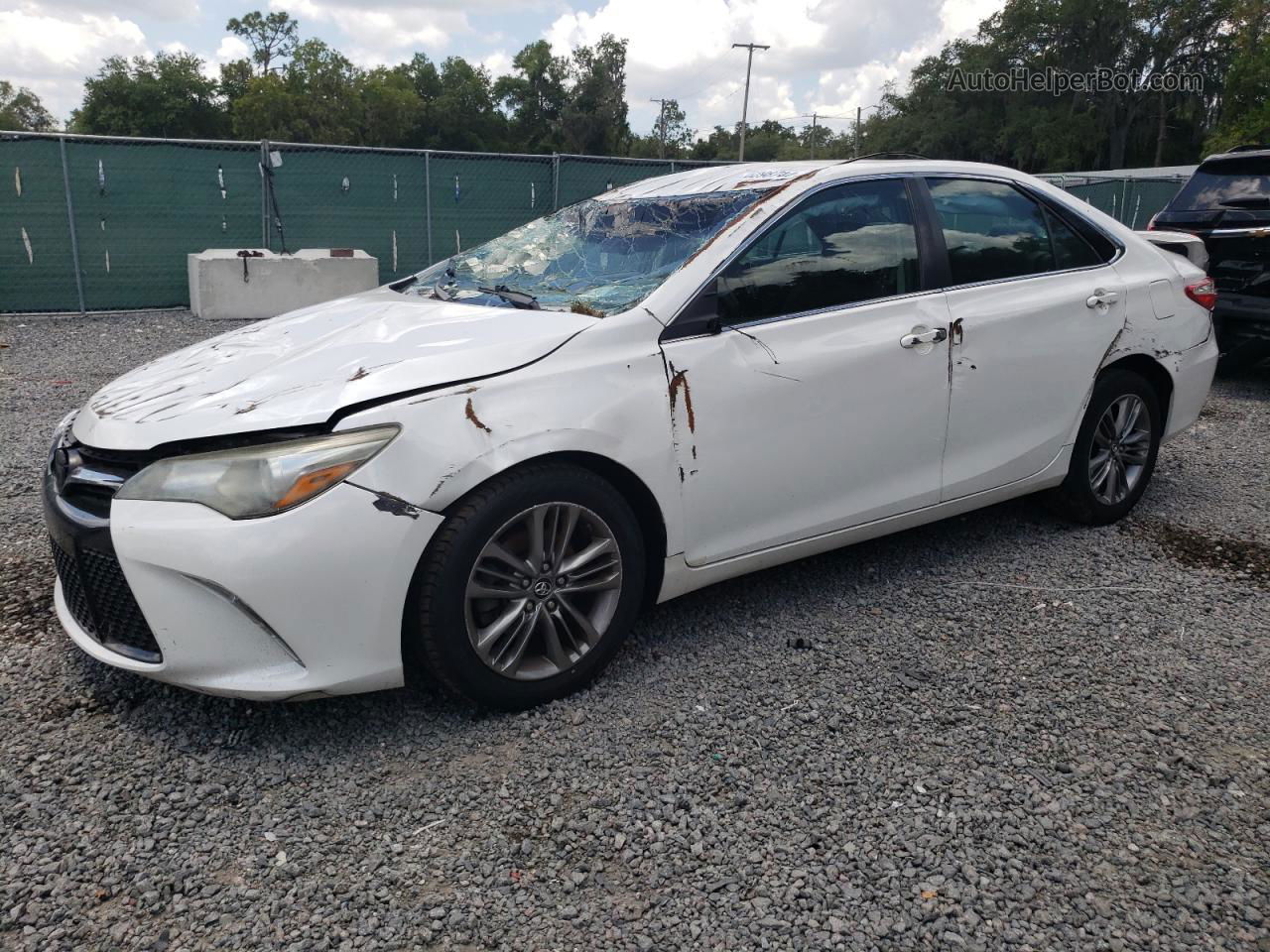 2017 Toyota Camry Le White vin: 4T1BF1FK7HU306943