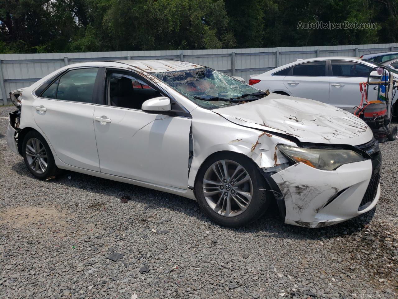 2017 Toyota Camry Le White vin: 4T1BF1FK7HU306943