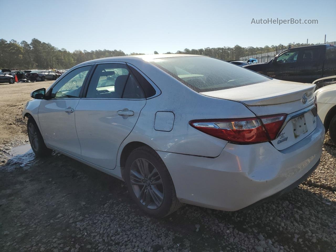 2017 Toyota Camry Le White vin: 4T1BF1FK7HU373218