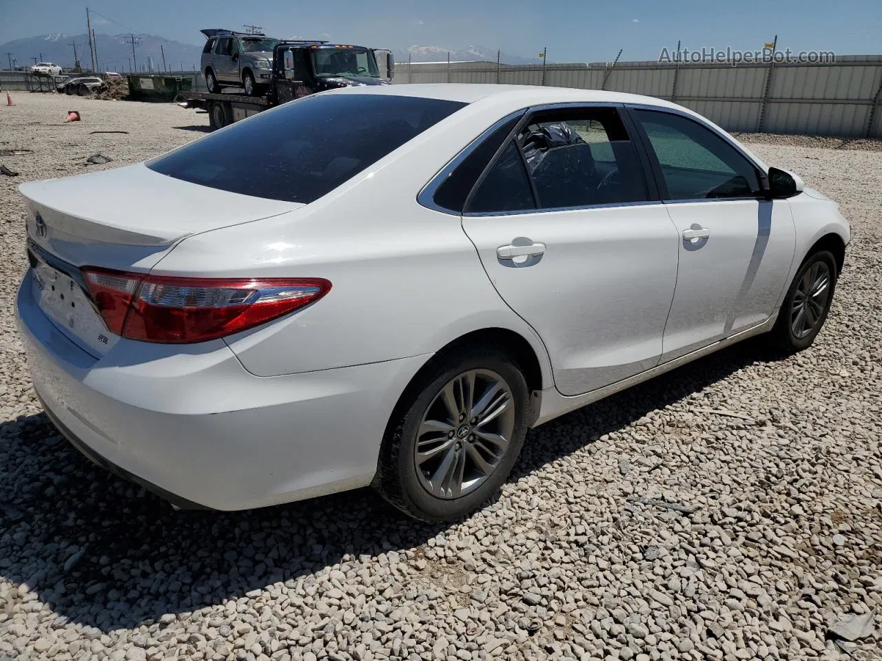 2017 Toyota Camry Le White vin: 4T1BF1FK7HU625680