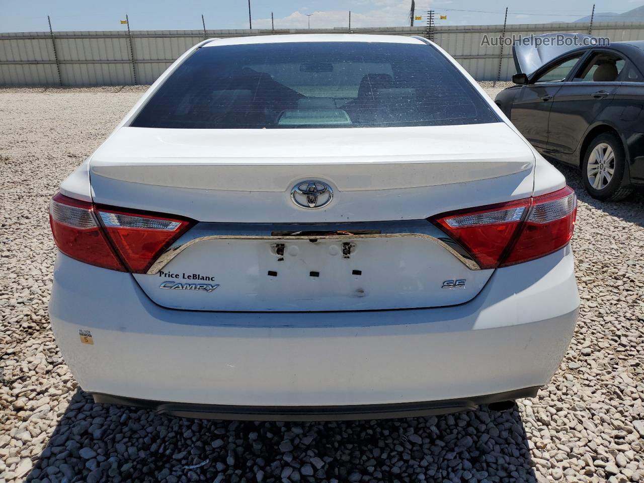 2017 Toyota Camry Le White vin: 4T1BF1FK7HU625680