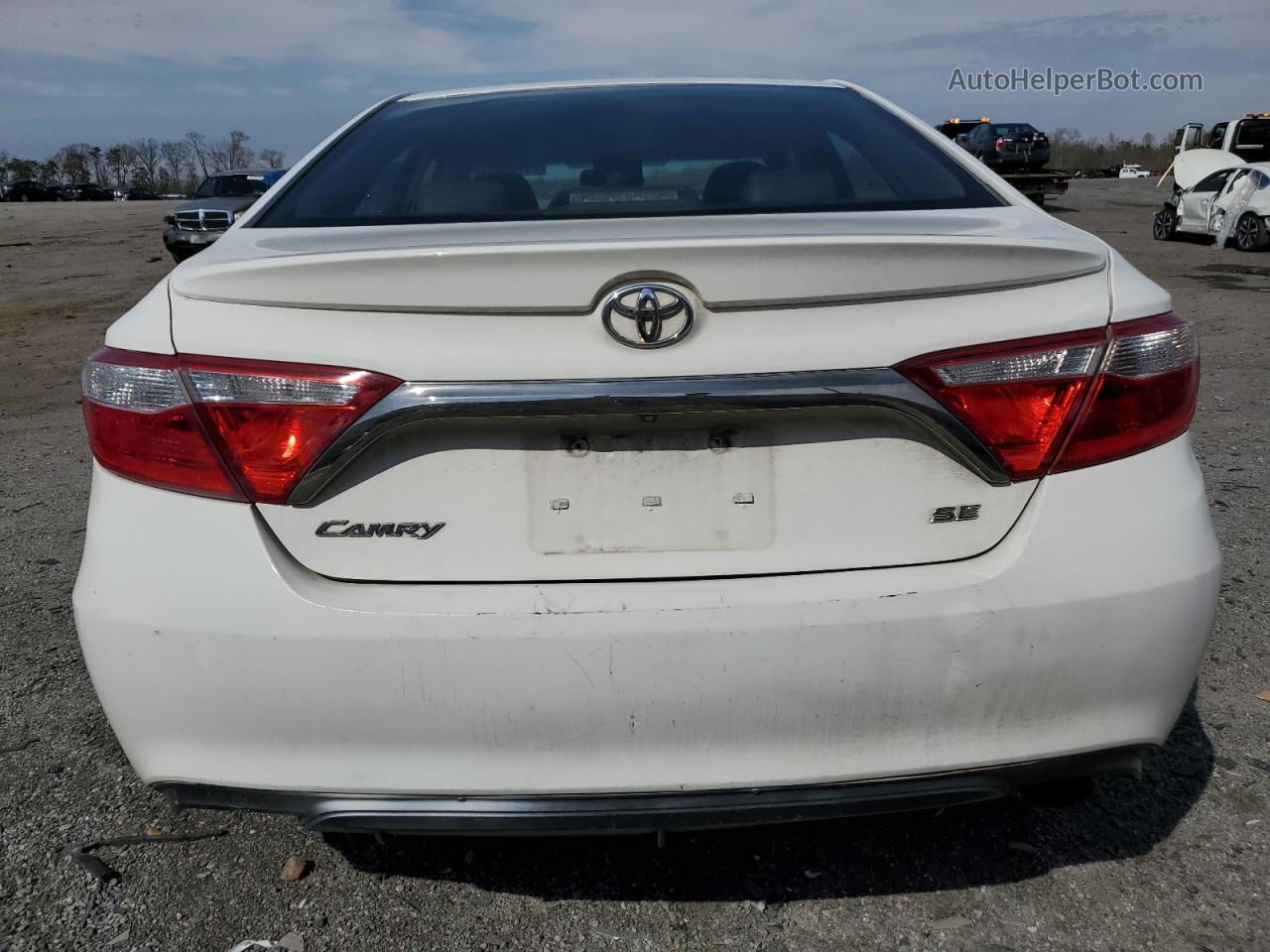 2016 Toyota Camry Le White vin: 4T1BF1FK8GU123193