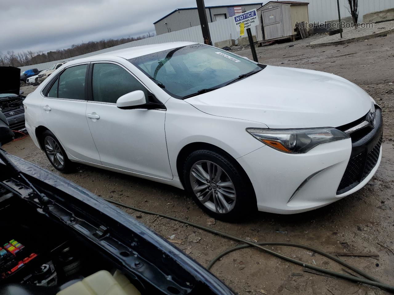 2016 Toyota Camry Le White vin: 4T1BF1FK8GU127275