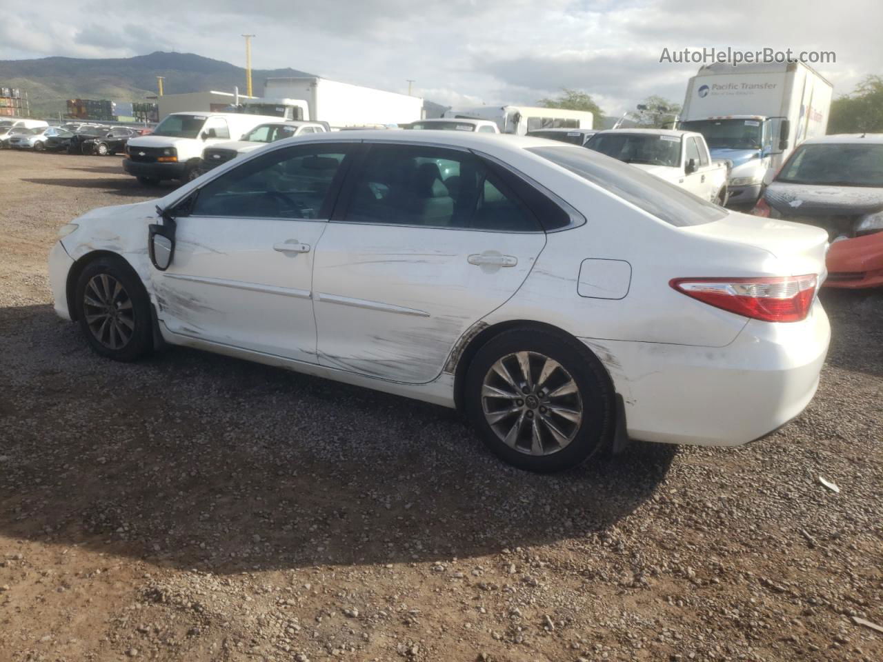 2016 Toyota Camry Le White vin: 4T1BF1FK8GU588007