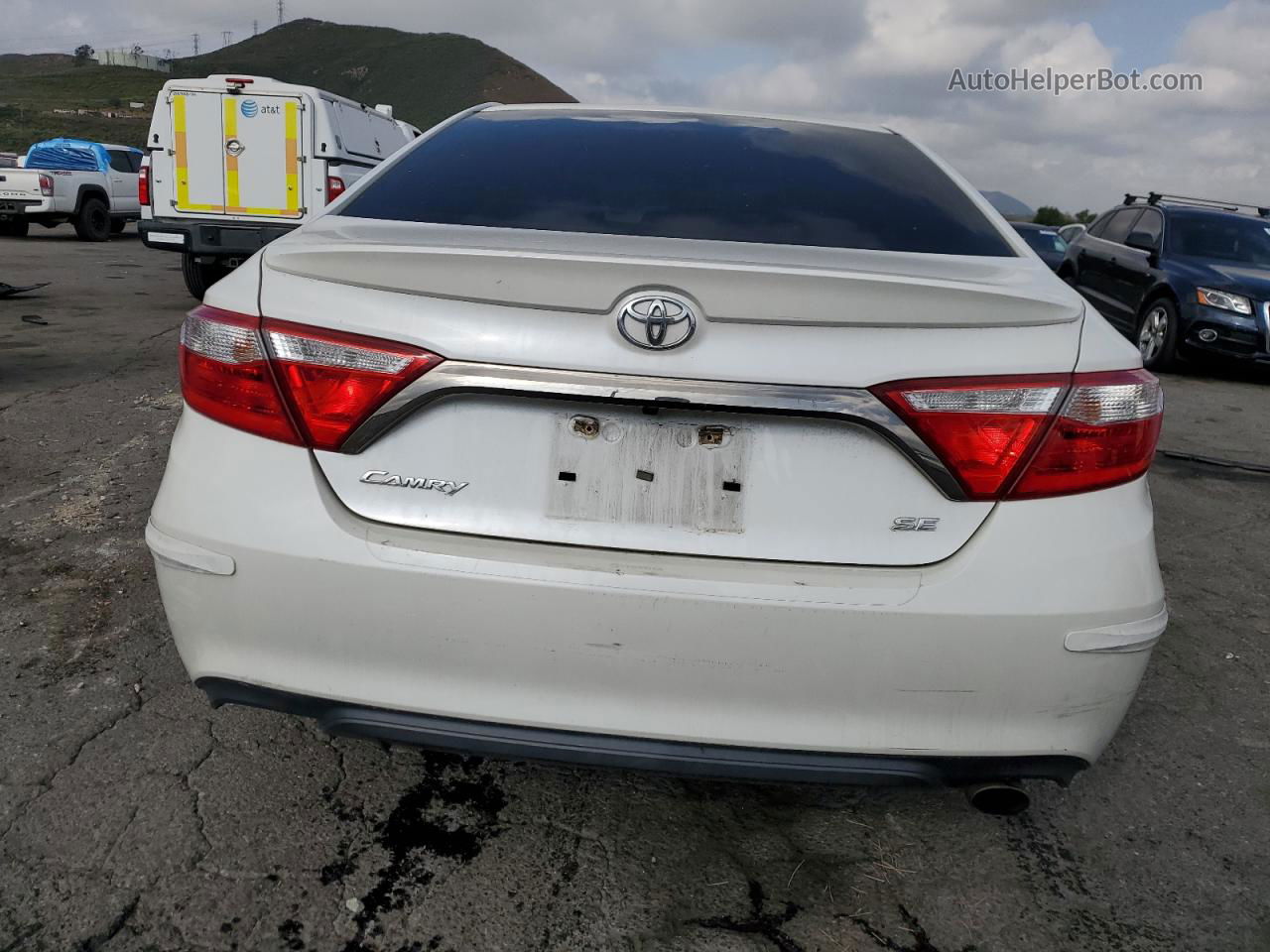 2016 Toyota Camry Le White vin: 4T1BF1FK9GU127334