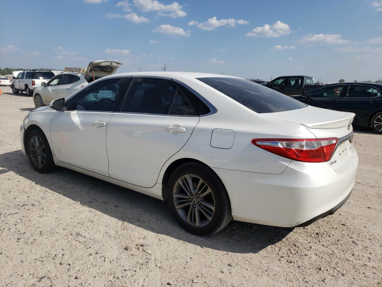 2016 Toyota Camry Le White vin: 4T1BF1FK9GU557719