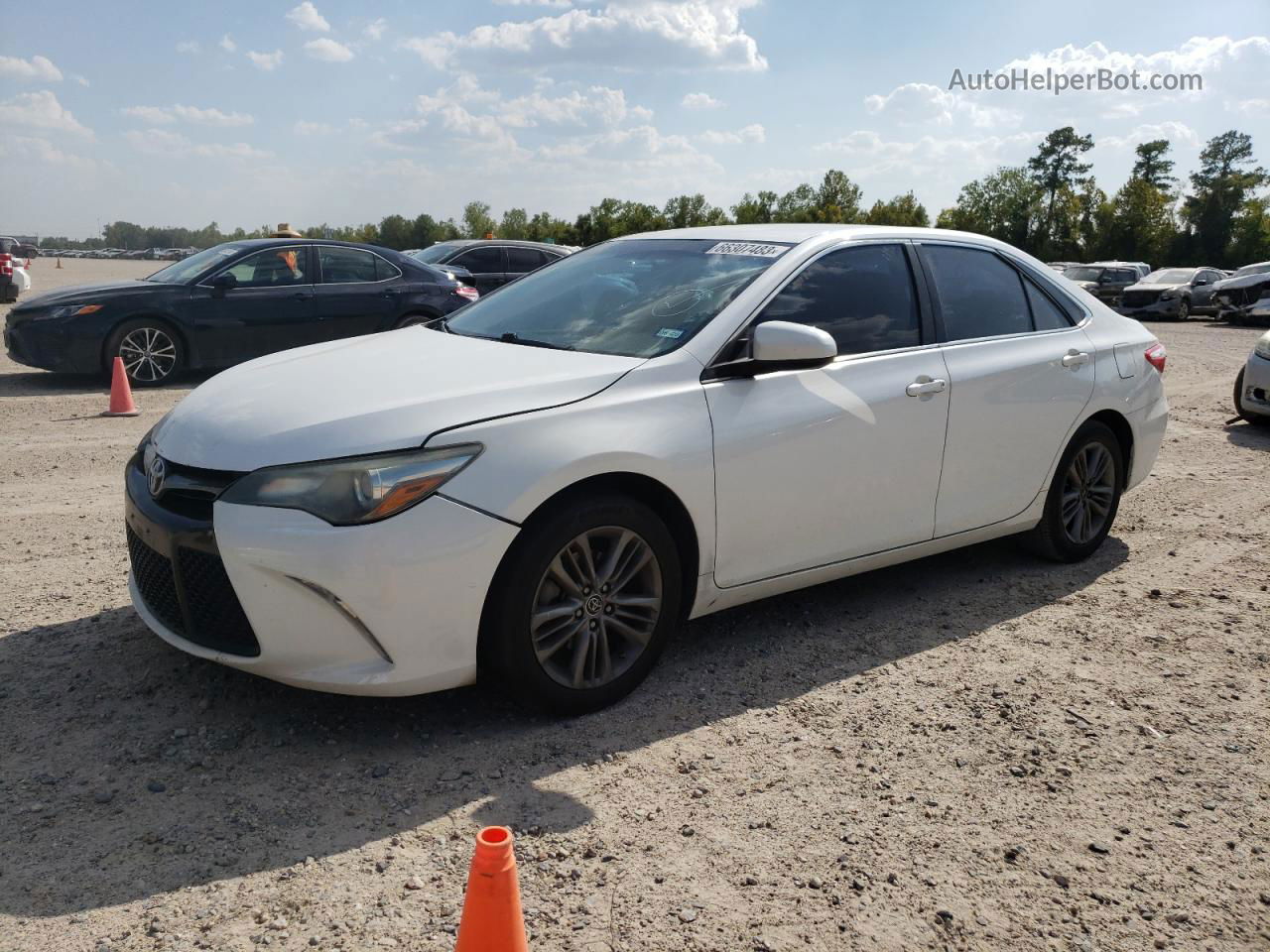 2016 Toyota Camry Le White vin: 4T1BF1FK9GU557719