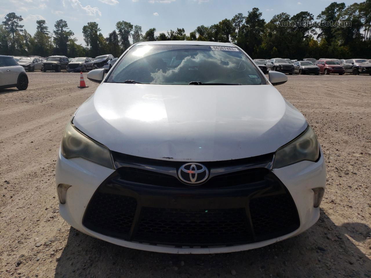 2016 Toyota Camry Le White vin: 4T1BF1FK9GU557719