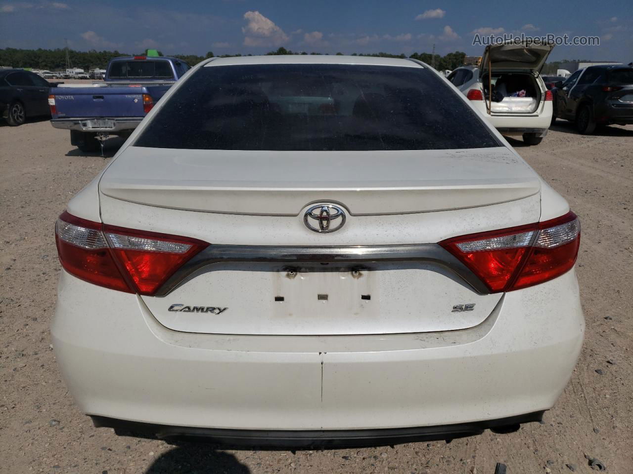 2016 Toyota Camry Le White vin: 4T1BF1FK9GU557719