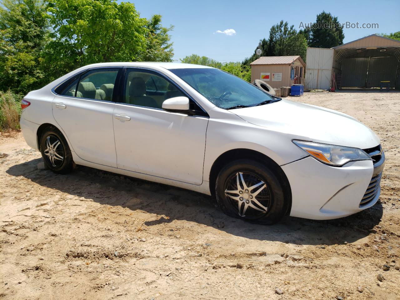 2017 Toyota Camry Le White vin: 4T1BF1FK9HU444905