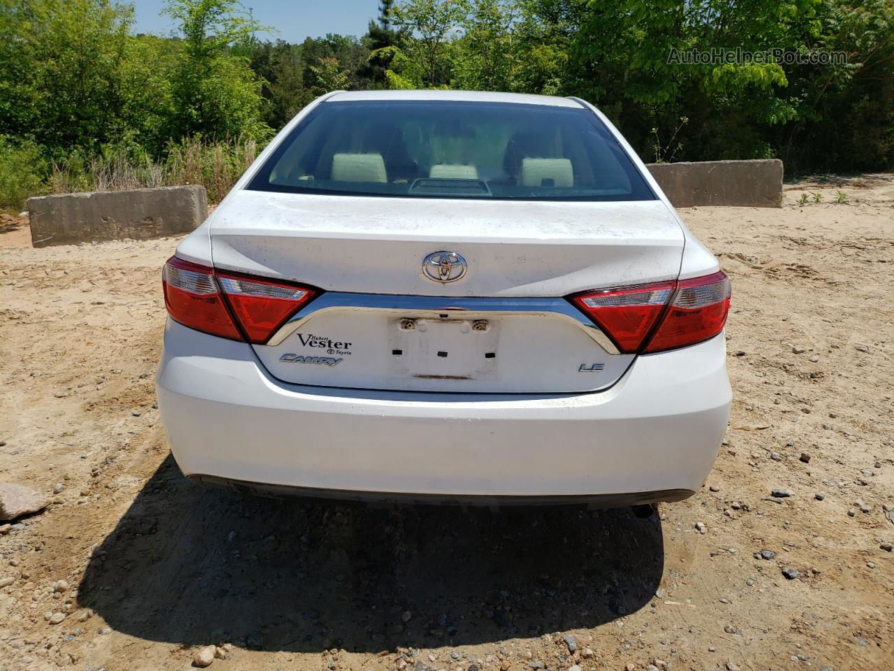 2017 Toyota Camry Le White vin: 4T1BF1FK9HU444905