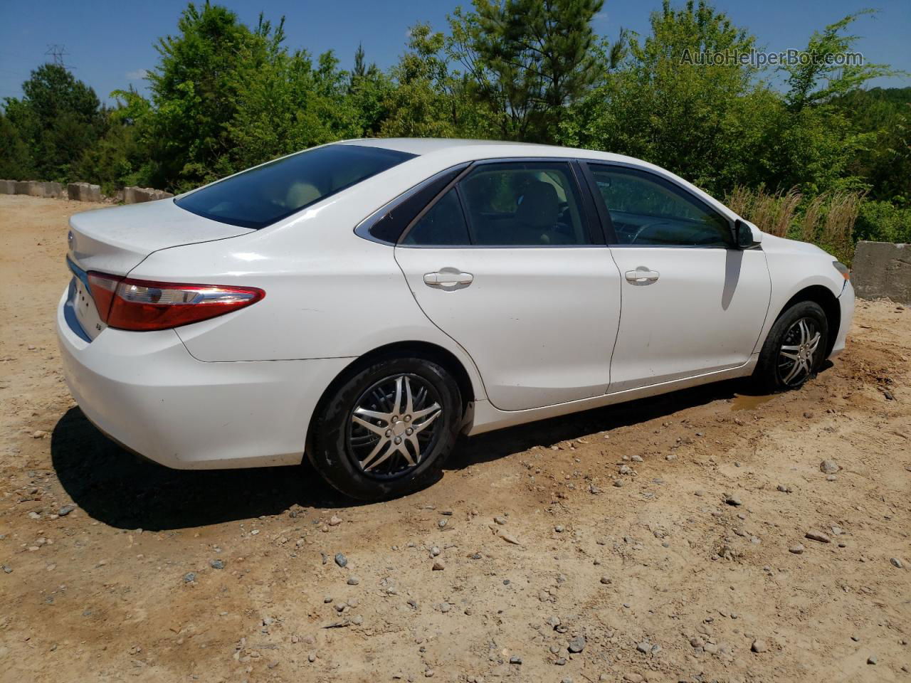 2017 Toyota Camry Le White vin: 4T1BF1FK9HU444905