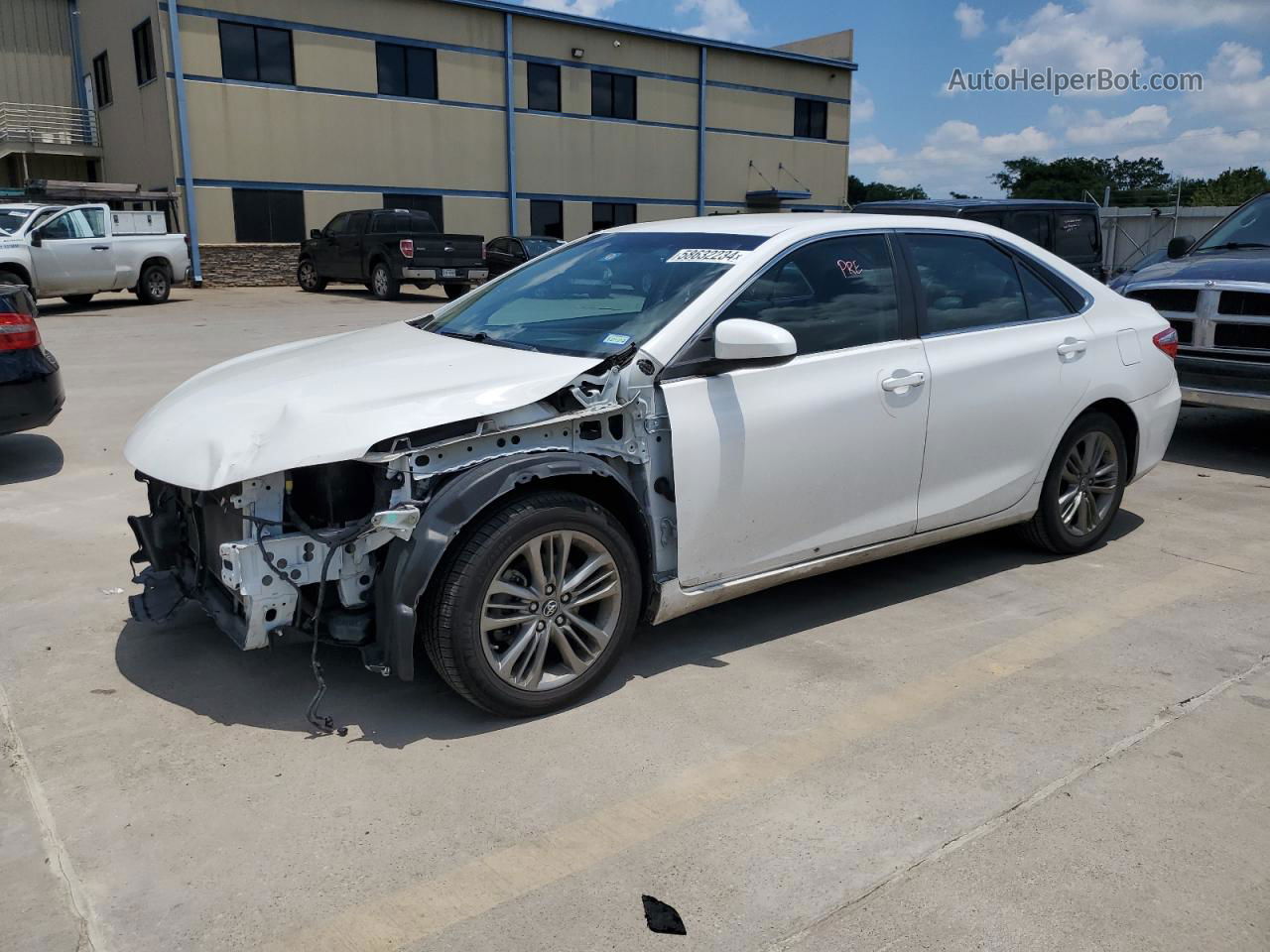 2017 Toyota Camry Le White vin: 4T1BF1FK9HU735761