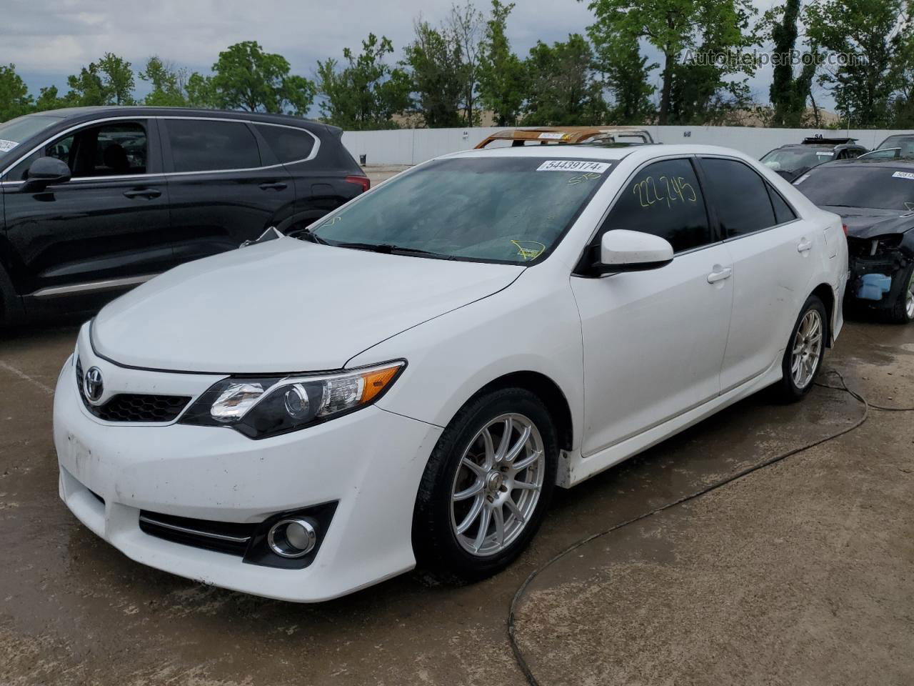 2012 Toyota Camry Base White vin: 4T1BF1FKXCU142127