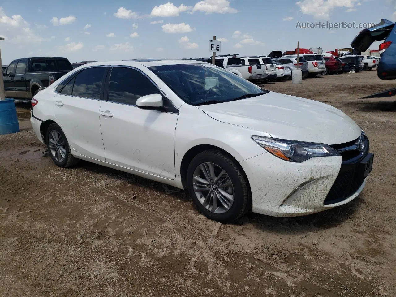 2016 Toyota Camry Le White vin: 4T1BF1FKXGU135815