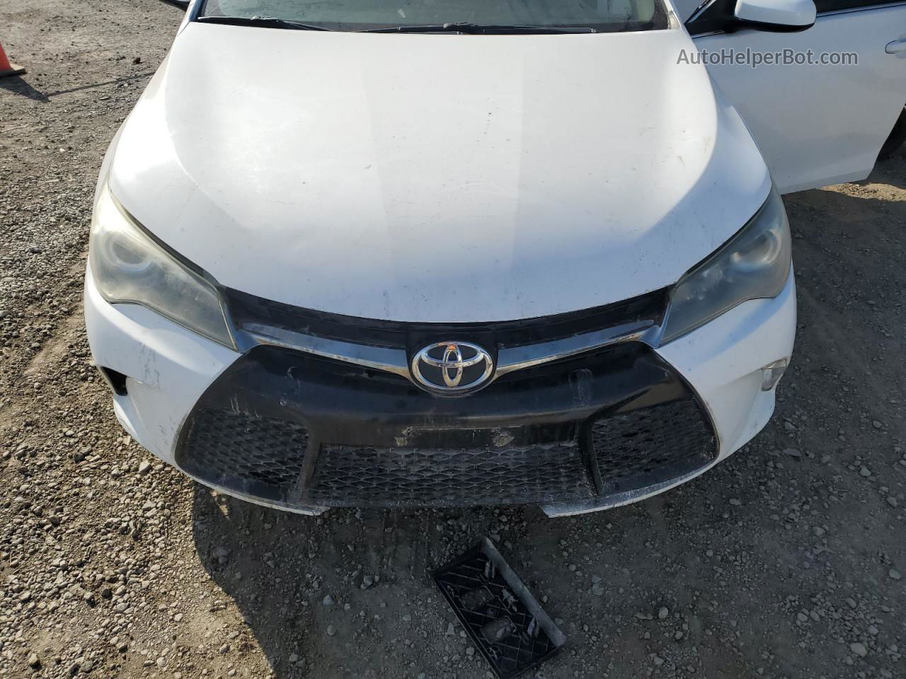 2016 Toyota Camry Le White vin: 4T1BF1FKXGU144370