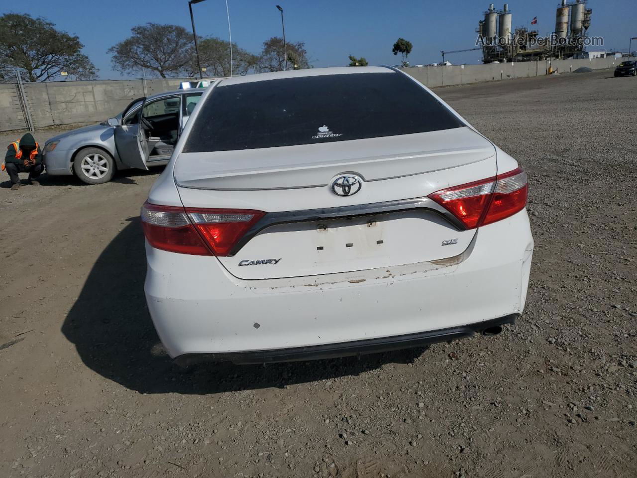 2016 Toyota Camry Le White vin: 4T1BF1FKXGU144370