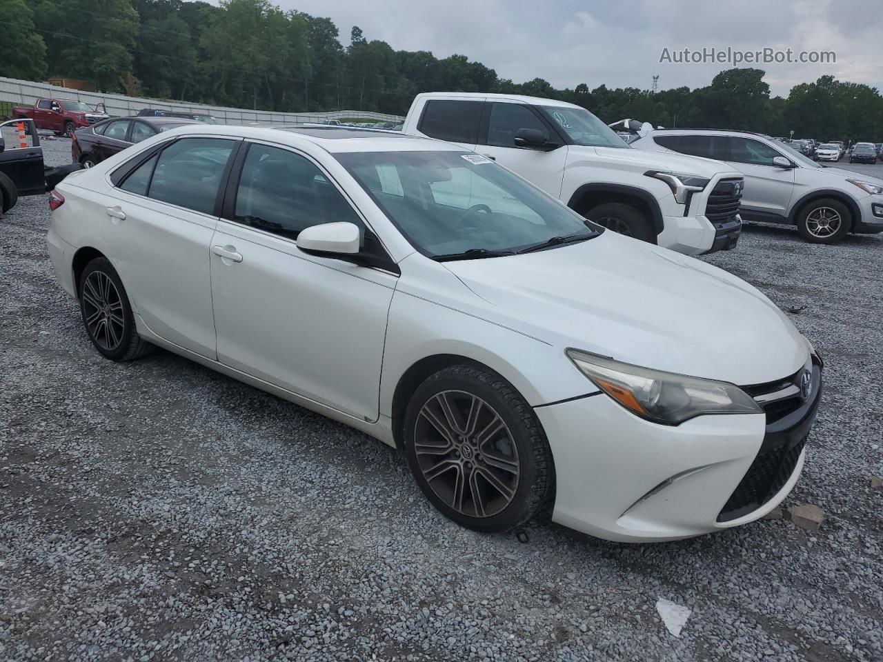 2016 Toyota Camry Le White vin: 4T1BF1FKXGU153926