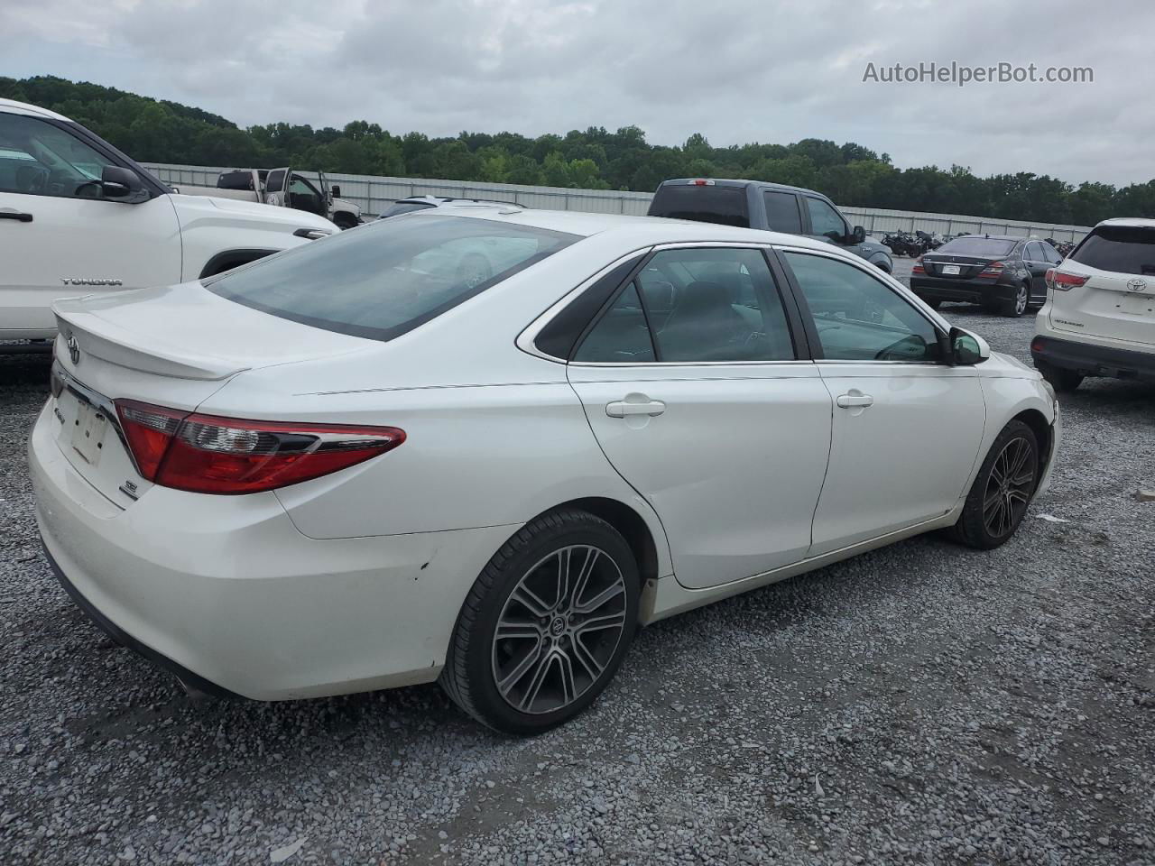 2016 Toyota Camry Le White vin: 4T1BF1FKXGU153926