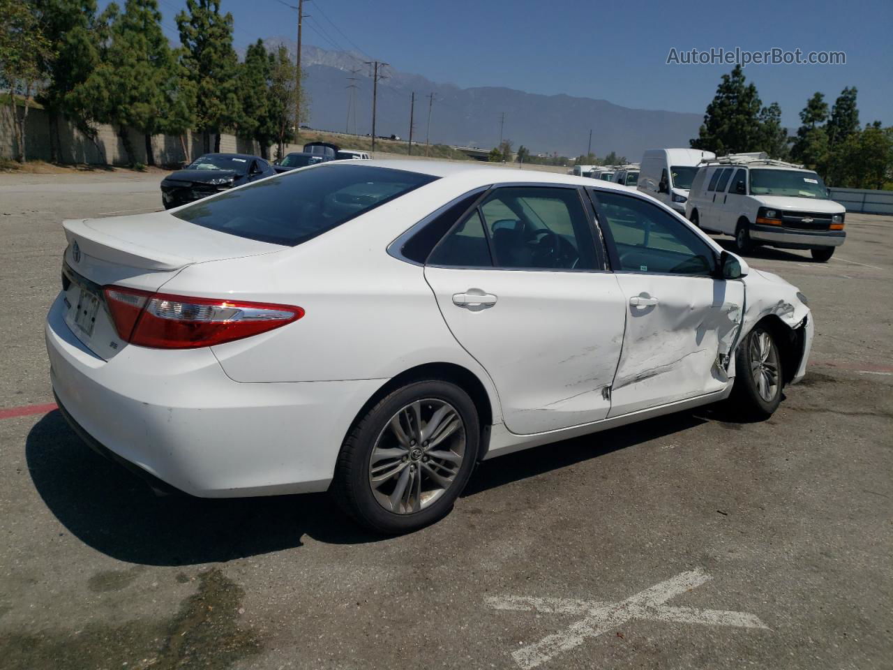 2016 Toyota Camry Le White vin: 4T1BF1FKXGU510084