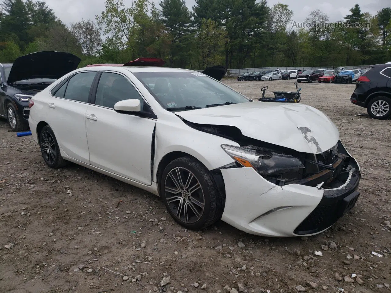 2016 Toyota Camry Le White vin: 4T1BF1FKXGU564338