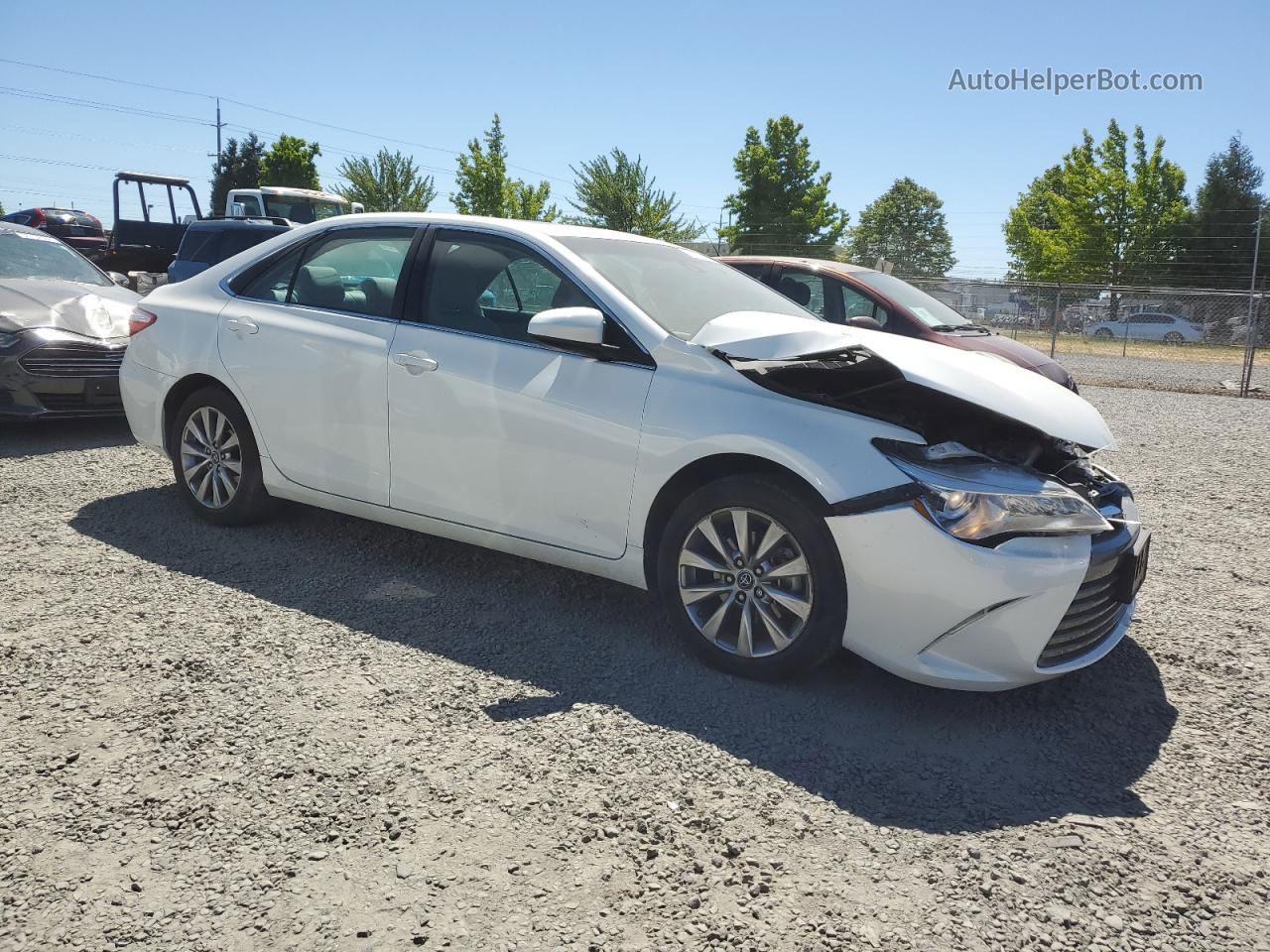 2016 Toyota Camry Le White vin: 4T1BF1FKXGU577140