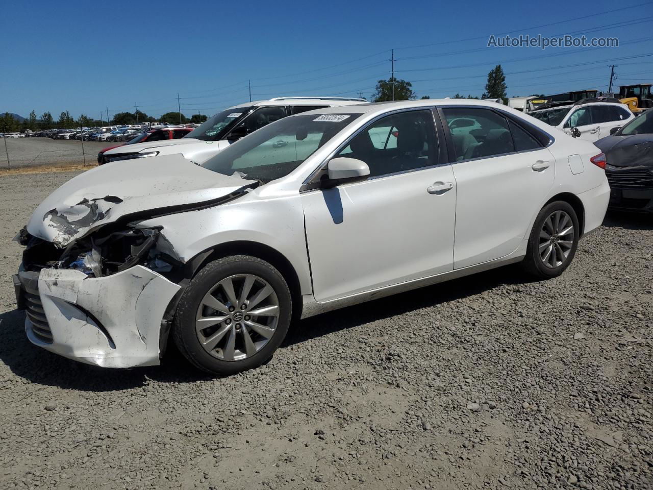 2016 Toyota Camry Le White vin: 4T1BF1FKXGU577140