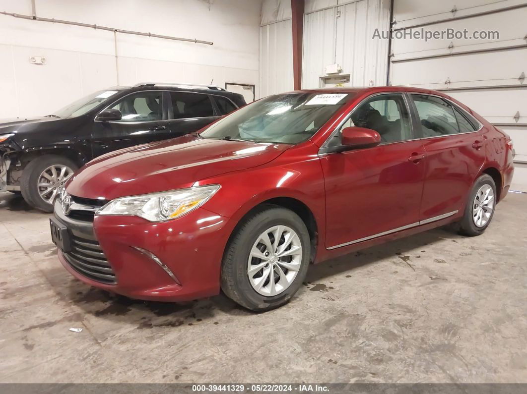 2017 Toyota Camry Le Red vin: 4T1BF1FKXHU676865