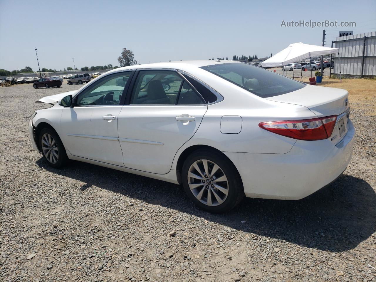 2017 Toyota Camry Le White vin: 4T1BF1FKXHU691057