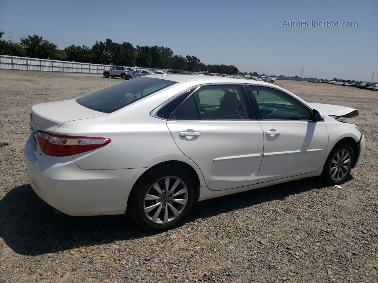 2017 Toyota Camry Le White vin: 4T1BF1FKXHU691057