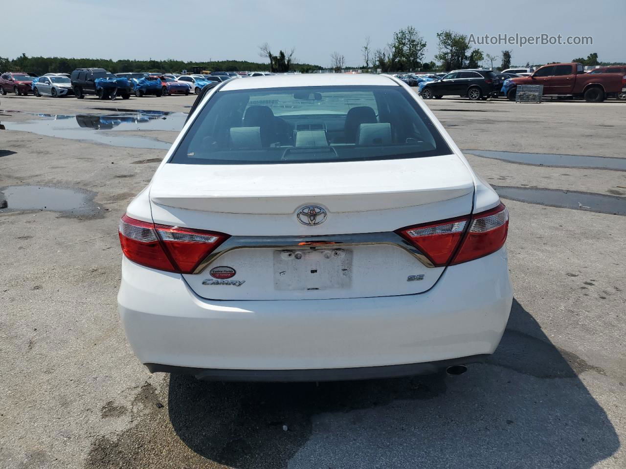 2017 Toyota Camry Le White vin: 4T1BF1FKXHU739236