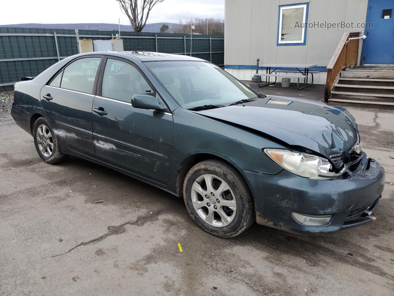 2005 Toyota Camry Le Green vin: 4T1BF30K45U088573