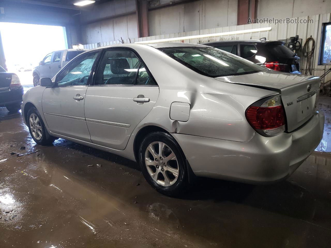 2005 Toyota Camry Le Silver vin: 4T1BF30K95U605012