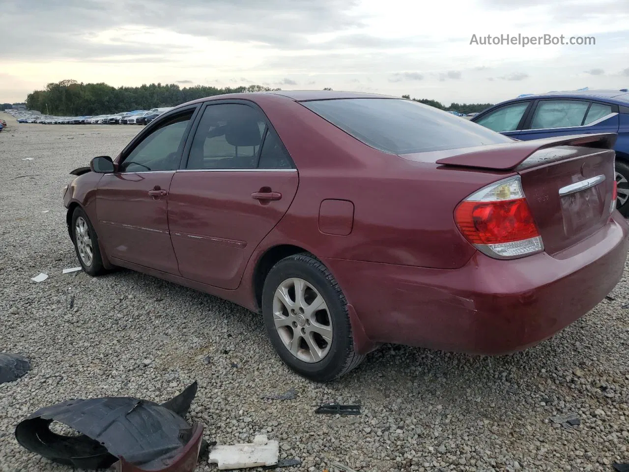 2005 Toyota Camry Le Red vin: 4T1BF32K55U099420