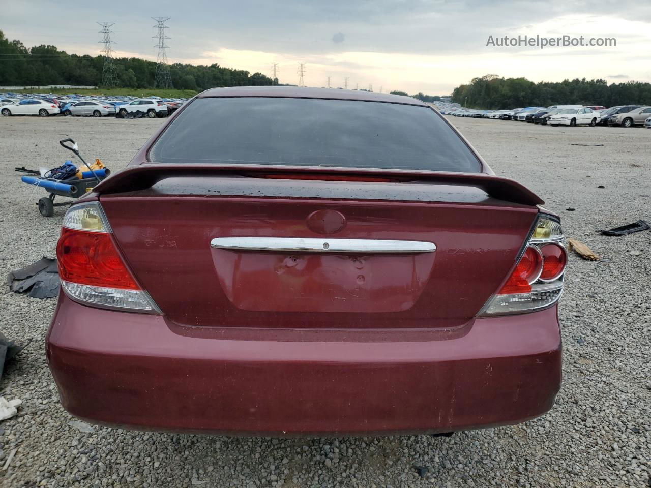 2005 Toyota Camry Le Red vin: 4T1BF32K55U099420