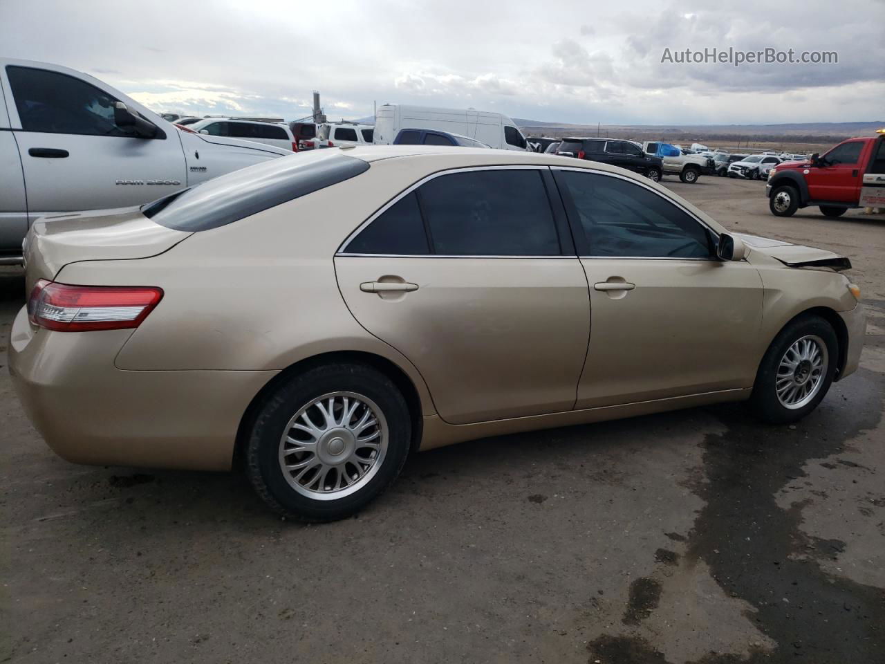 2011 Toyota Camry Base Золотой vin: 4T1BF3EK0BU653597