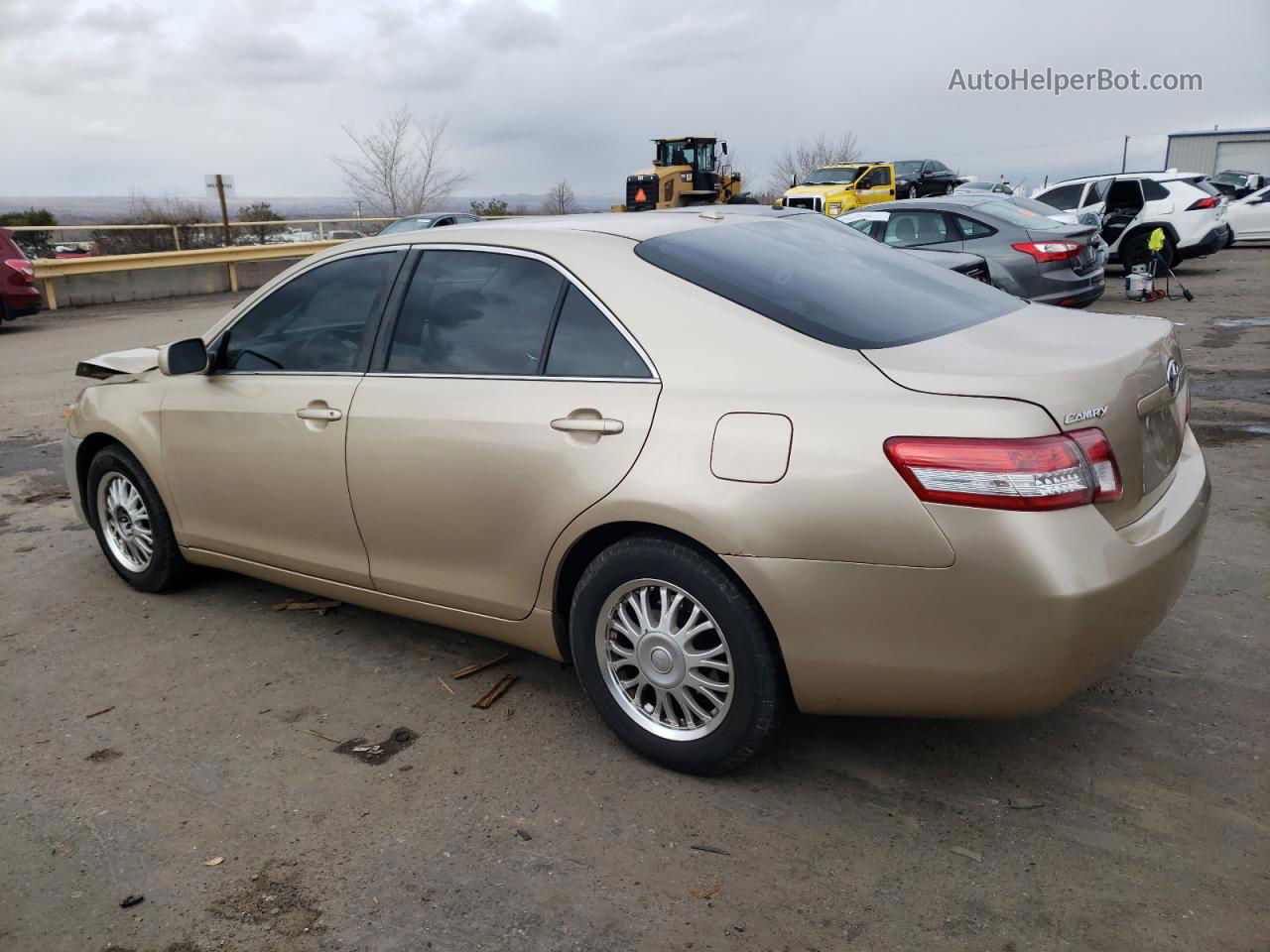 2011 Toyota Camry Base Золотой vin: 4T1BF3EK0BU653597