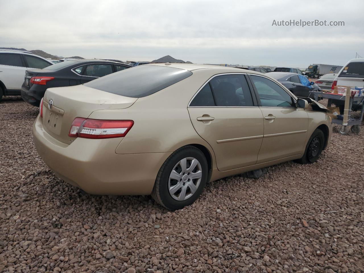 2011 Toyota Camry Base Золотой vin: 4T1BF3EK4BU163941