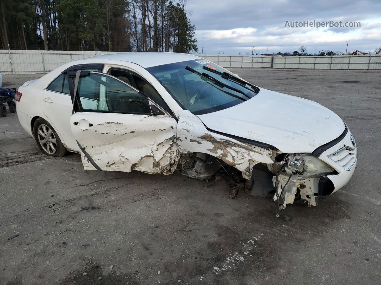 2011 Toyota Camry Base White vin: 4T1BF3EK4BU637502