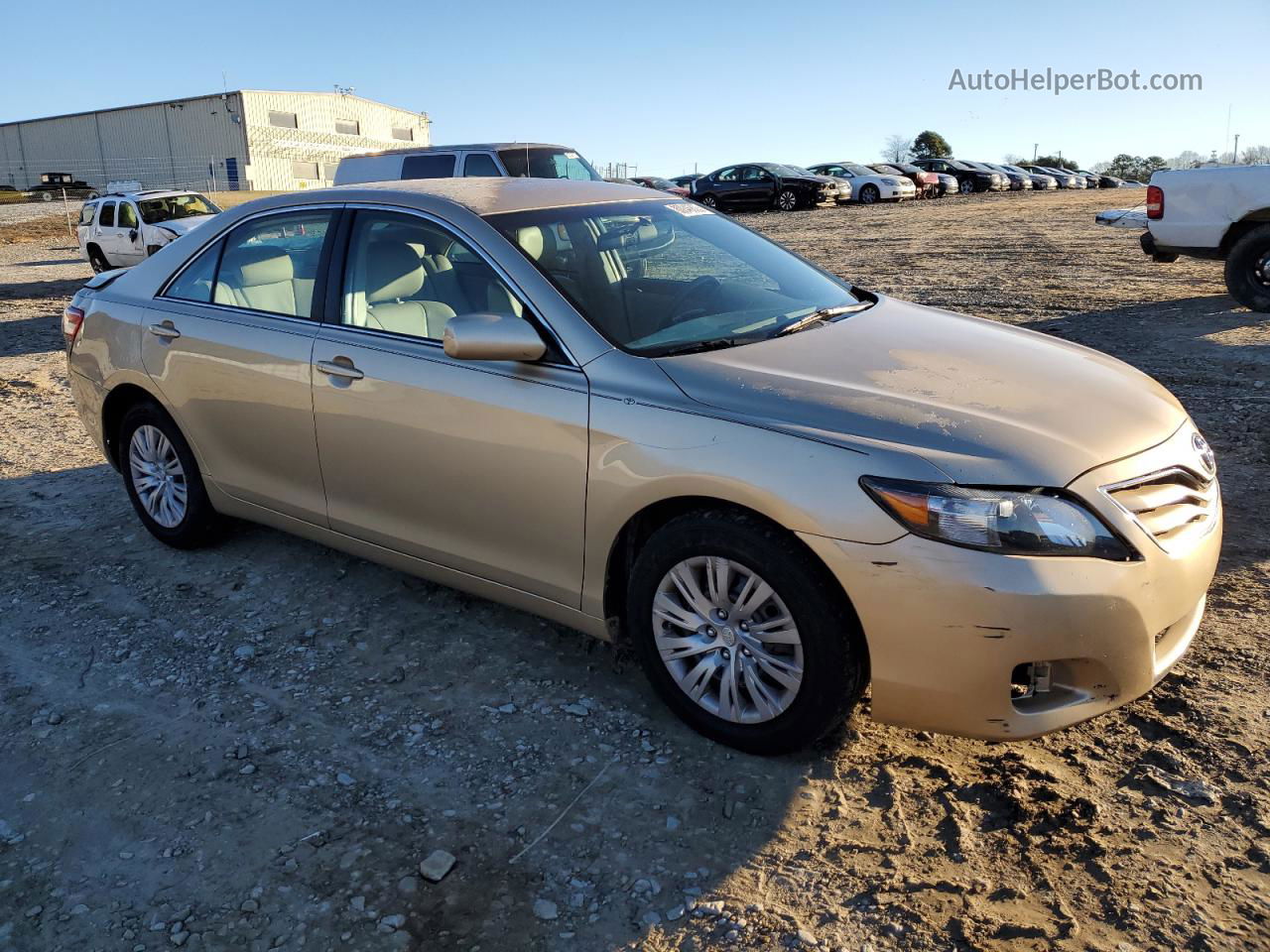 2011 Toyota Camry Base Золотой vin: 4T1BF3EK6BU144680