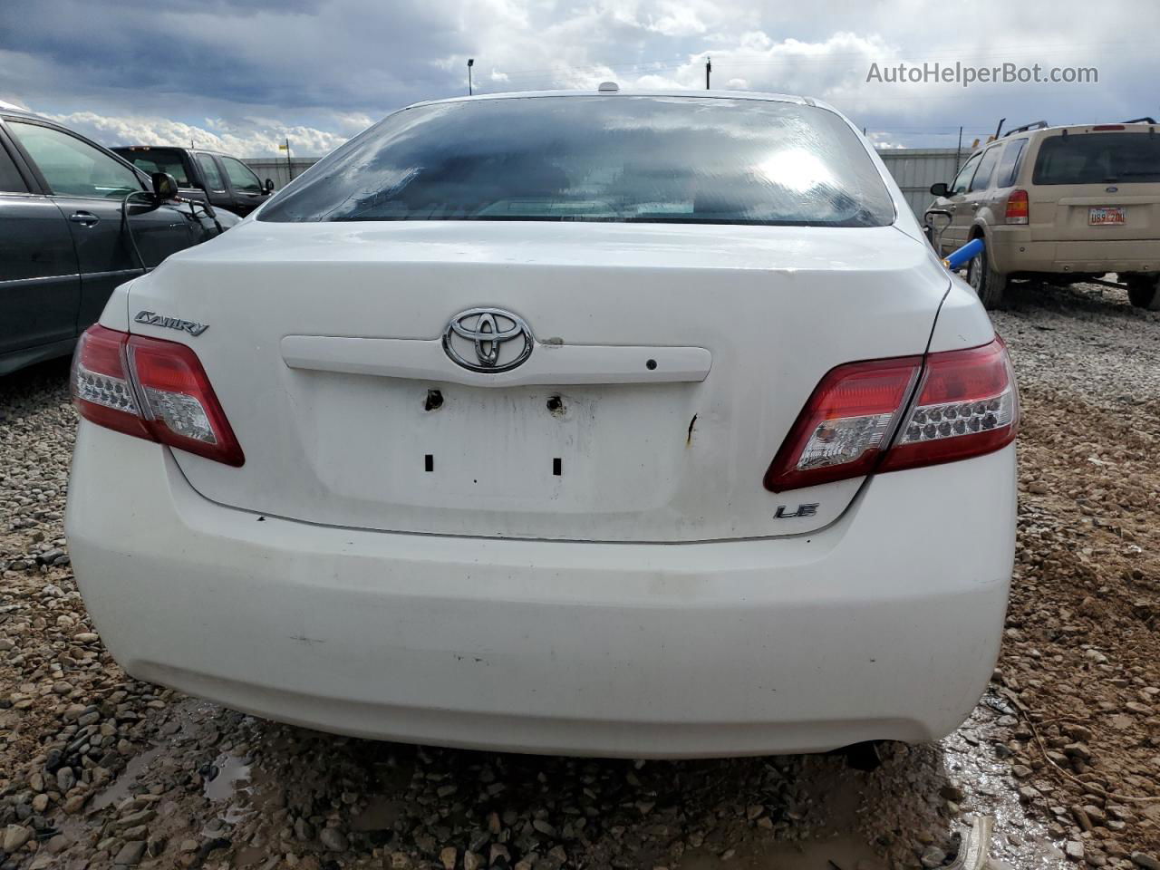 2011 Toyota Camry Base White vin: 4T1BF3EK6BU585855