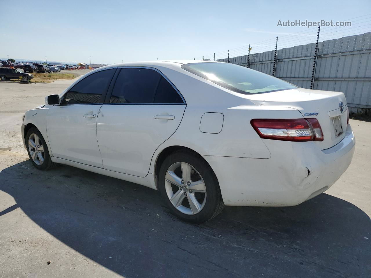 2011 Toyota Camry Base White vin: 4T1BF3EK6BU596838